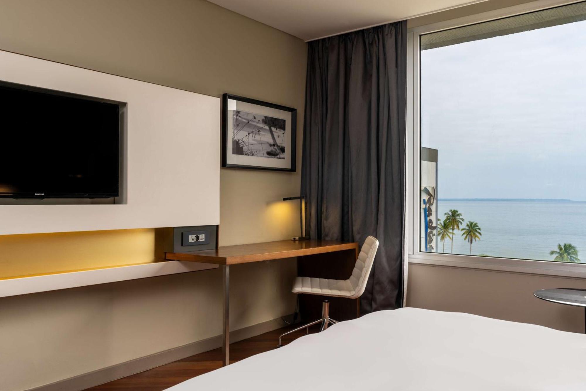 Radisson Blu Okoume Palace Hotel, Libreville Exterior photo