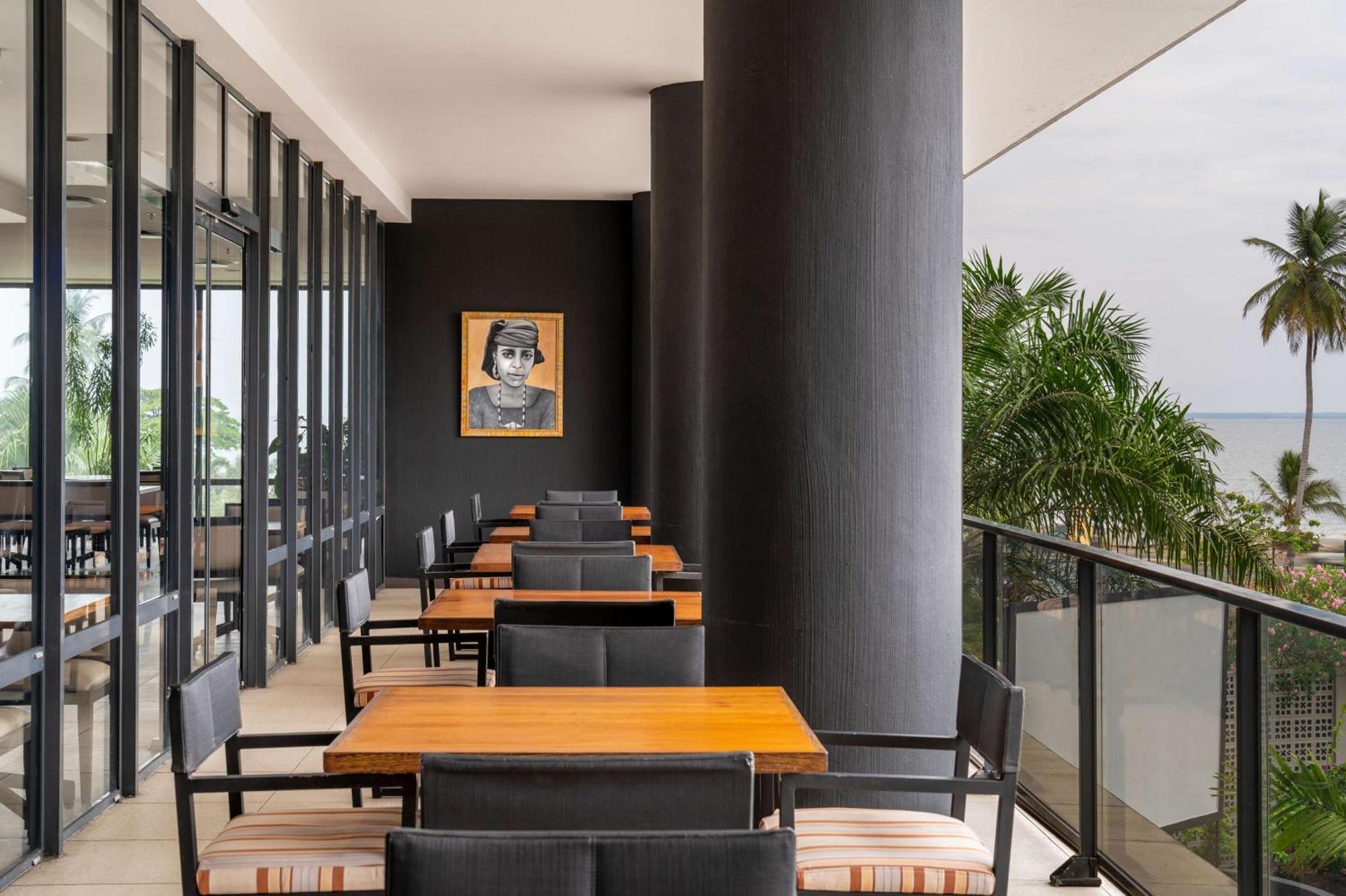 Radisson Blu Okoume Palace Hotel, Libreville Exterior photo