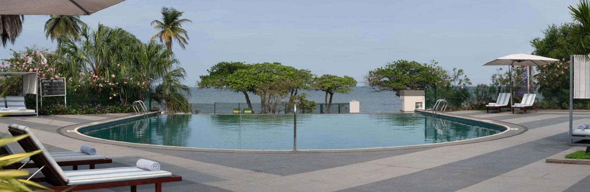 Radisson Blu Okoume Palace Hotel, Libreville Exterior photo