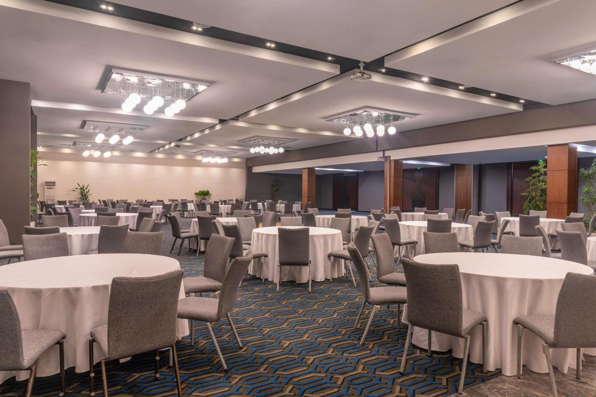 Radisson Blu Okoume Palace Hotel, Libreville Exterior photo