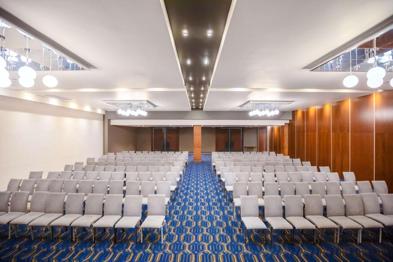 Radisson Blu Okoume Palace Hotel, Libreville Exterior photo